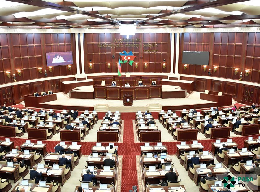 Milli Məclisin plenar iclasında 2022-ci ilin büdcə zərfi müzakirələrdən sonra birinci oxunuşda təsdiq edilib