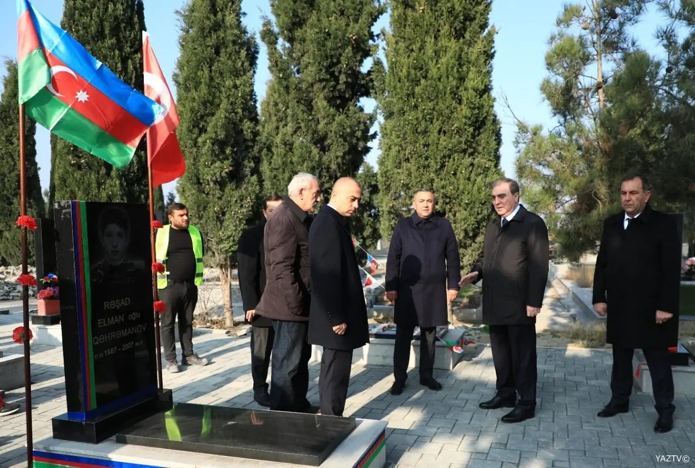 Gəncə şəhər Şəhidlər Xiyabanının tamet daşları yenisi ilə əvəz olunur