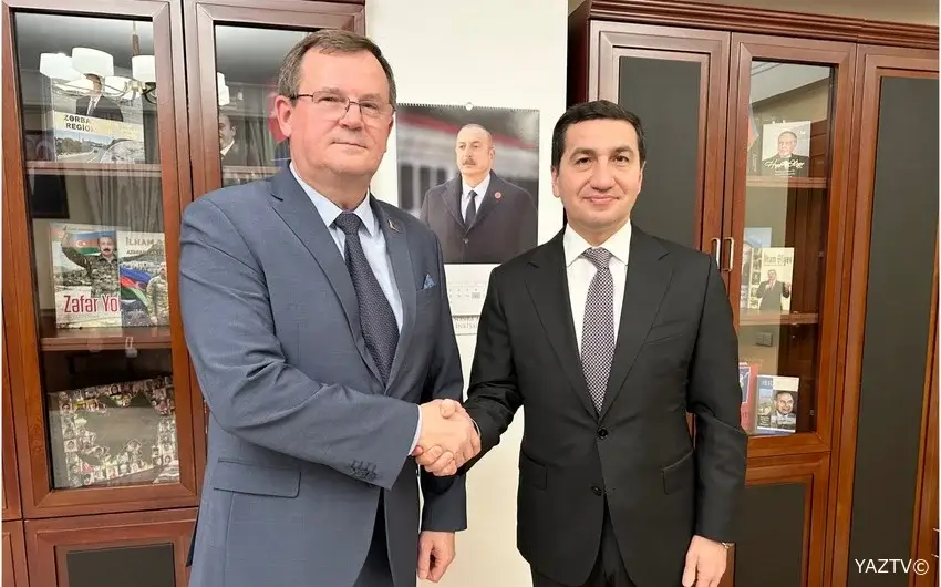 Hikmət Hacıyev Belarus səfirini qəbul edib